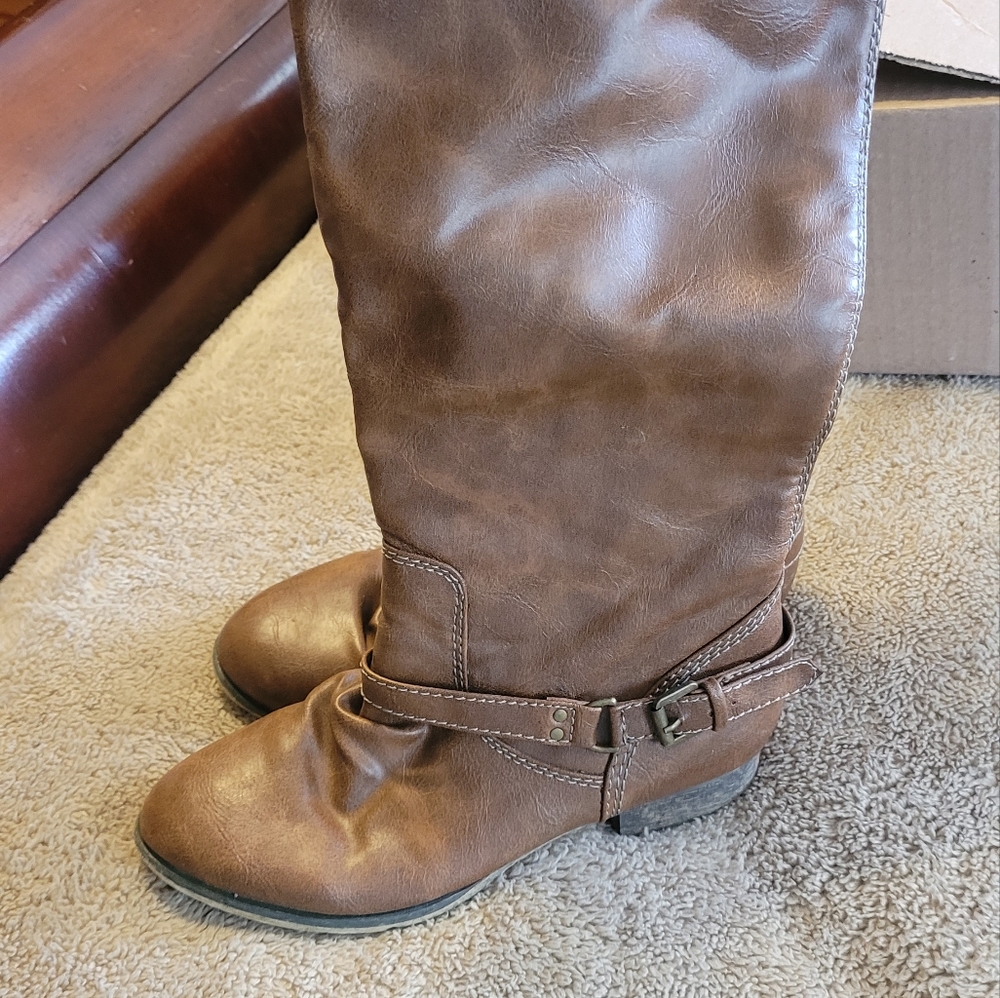 Knee boots